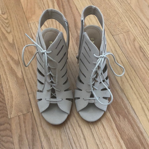 Lace Up Block Heels Size 7 Worn Once - Picture 2 of 5